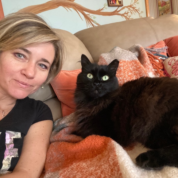 Meet your Posher, Lada - Picture 1 of 1